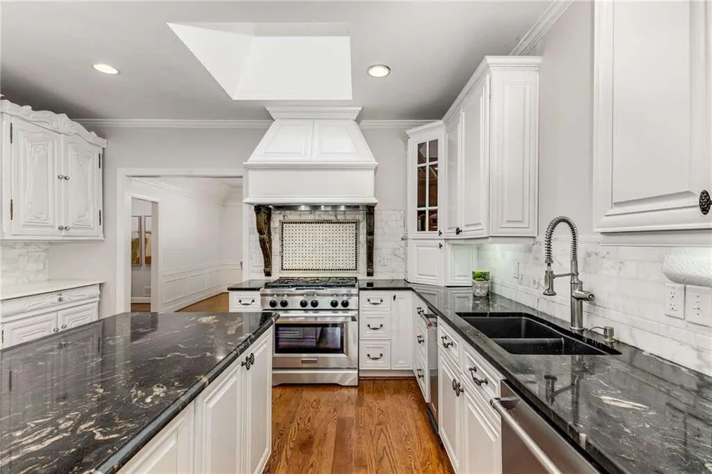 5780 Heards Forest Drive, Atlanta, Georgia 30328, 6 Bedrooms Bedrooms, ,5 BathroomsBathrooms,Residential,Sold,5780 Heards Forest Drive,7554342