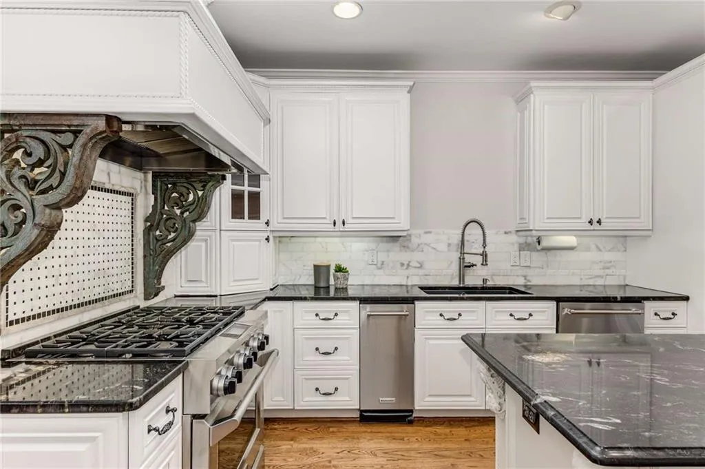 5780 Heards Forest Drive, Atlanta, Georgia 30328, 6 Bedrooms Bedrooms, ,5 BathroomsBathrooms,Residential,Sold,5780 Heards Forest Drive,7554342