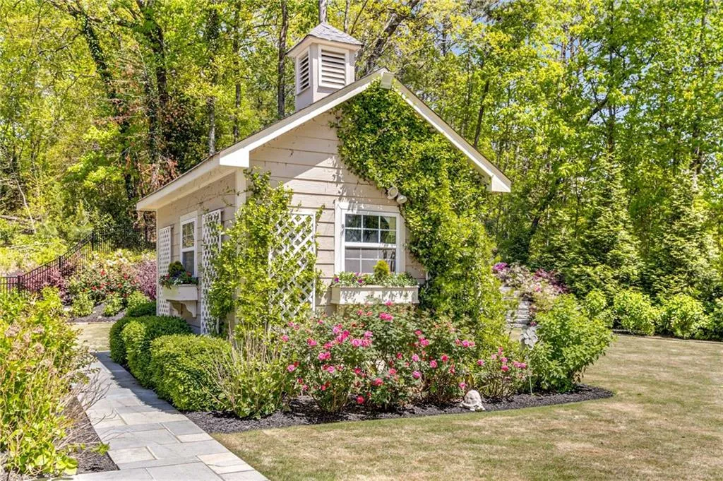 5780 Heards Forest Drive, Atlanta, Georgia 30328, 6 Bedrooms Bedrooms, ,5 BathroomsBathrooms,Residential,Sold,5780 Heards Forest Drive,7554342