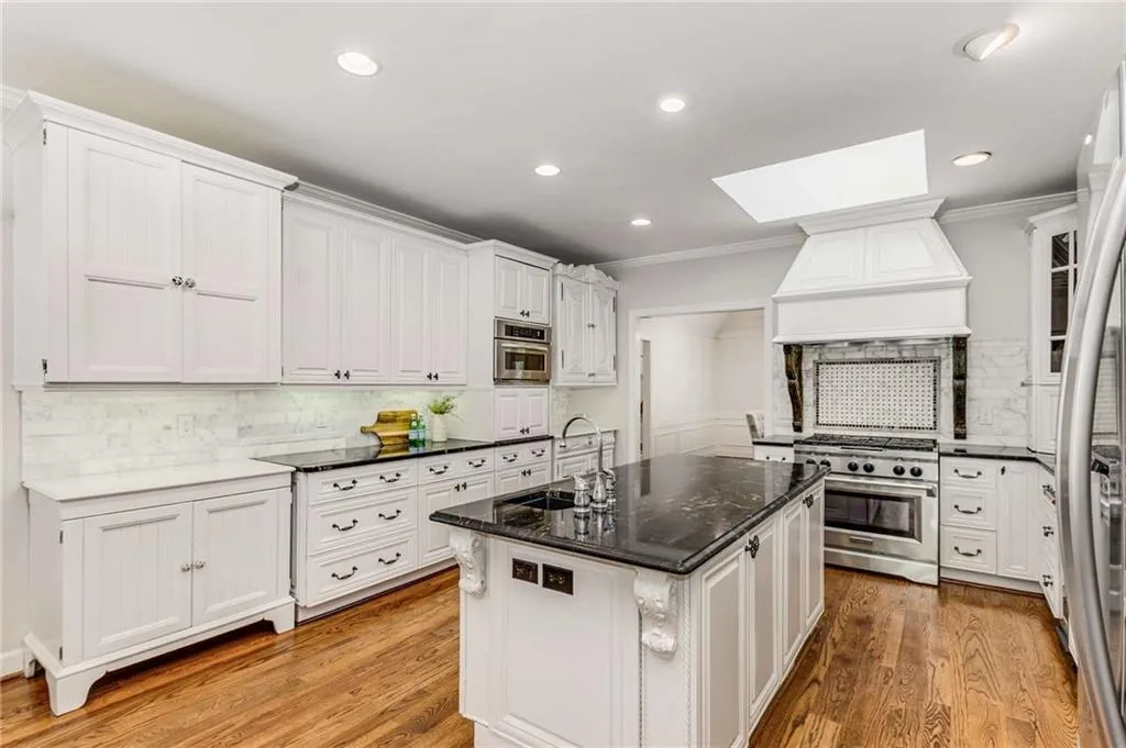 5780 Heards Forest Drive, Atlanta, Georgia 30328, 6 Bedrooms Bedrooms, ,5 BathroomsBathrooms,Residential,Sold,5780 Heards Forest Drive,7554342