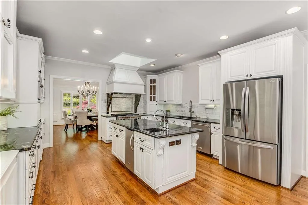 5780 Heards Forest Drive, Atlanta, Georgia 30328, 6 Bedrooms Bedrooms, ,5 BathroomsBathrooms,Residential,Sold,5780 Heards Forest Drive,7554342