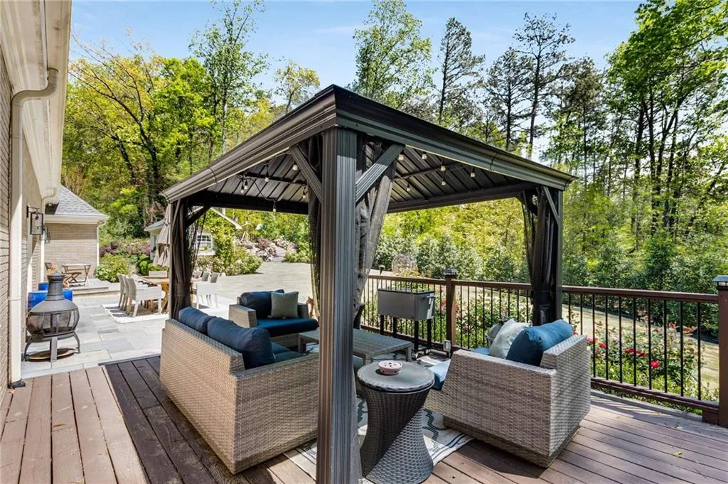 5780 Heards Forest Drive, Atlanta, Georgia 30328, 6 Bedrooms Bedrooms, ,5 BathroomsBathrooms,Residential,Sold,5780 Heards Forest Drive,7554342
