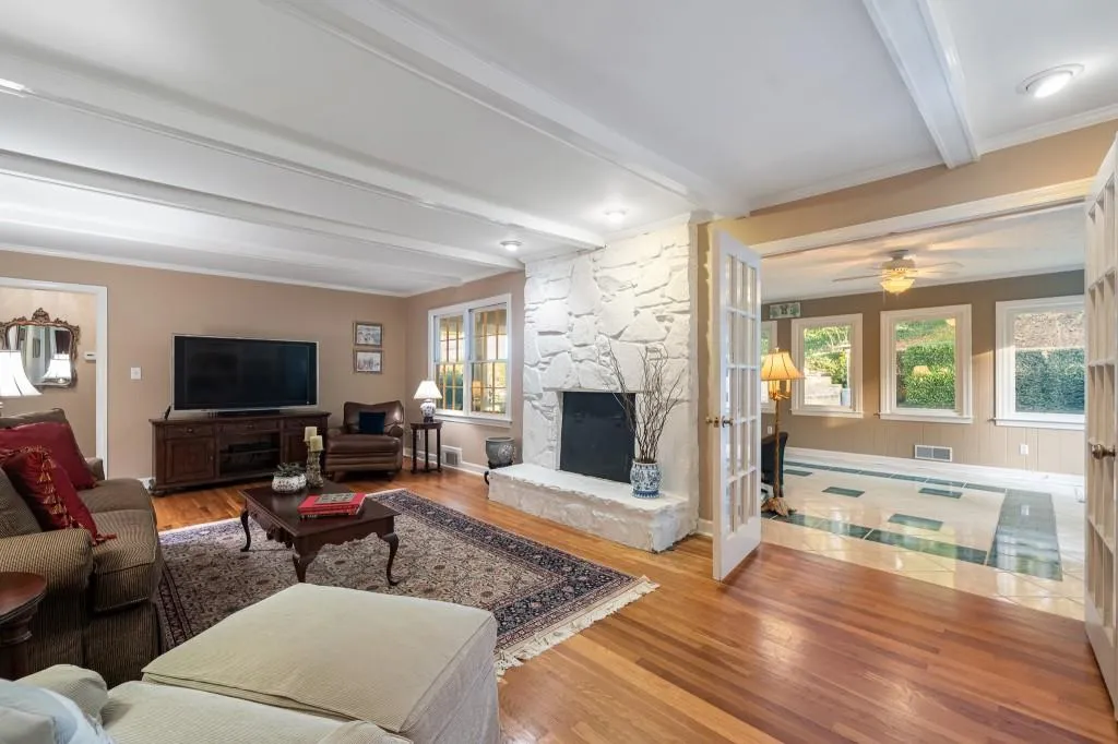 2207 Spalding Drive, Sandy Springs, Georgia 30350, 5 Bedrooms Bedrooms, ,4 BathroomsBathrooms,Residential,Sold,2207 Spalding Drive,6805624