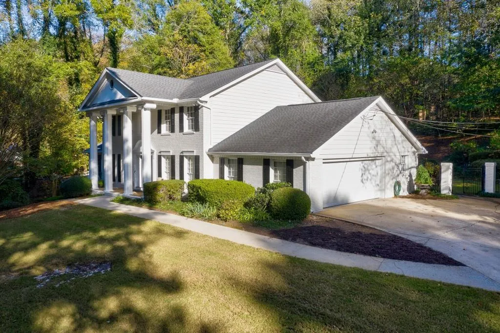 2207 Spalding Drive, Sandy Springs, Georgia 30350, 5 Bedrooms Bedrooms, ,4 BathroomsBathrooms,Residential,Sold,2207 Spalding Drive,6805624