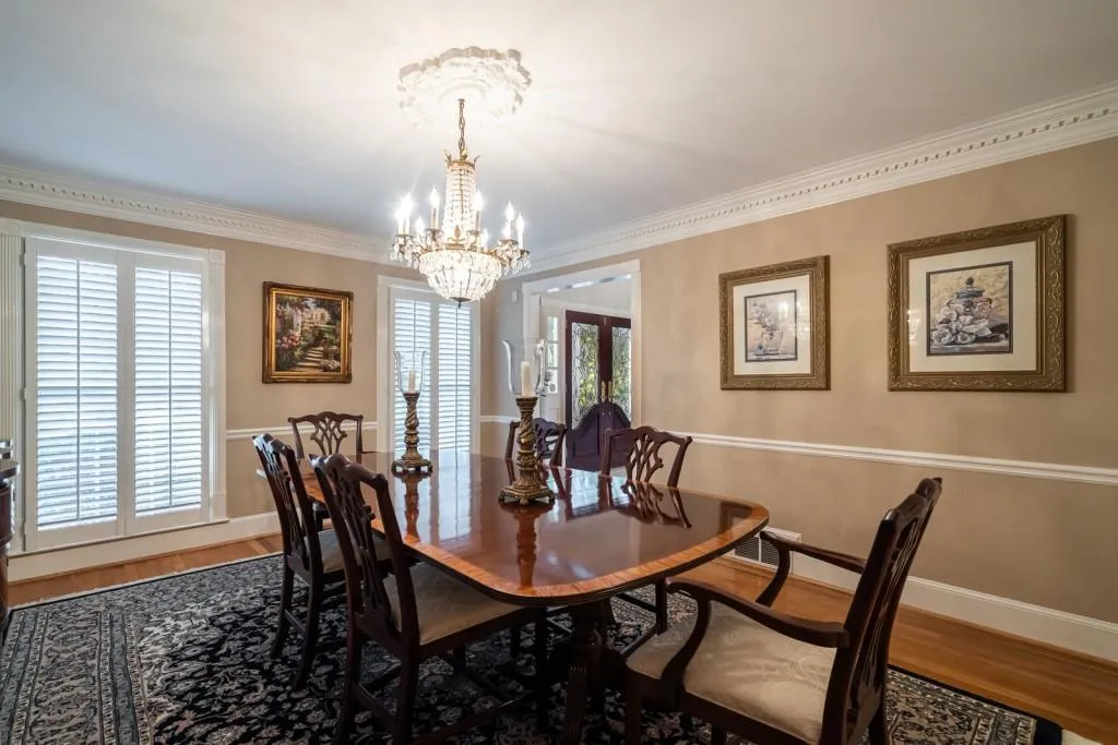 2207 Spalding Drive, Sandy Springs, Georgia 30350, 5 Bedrooms Bedrooms, ,4 BathroomsBathrooms,Residential,Sold,2207 Spalding Drive,6805624