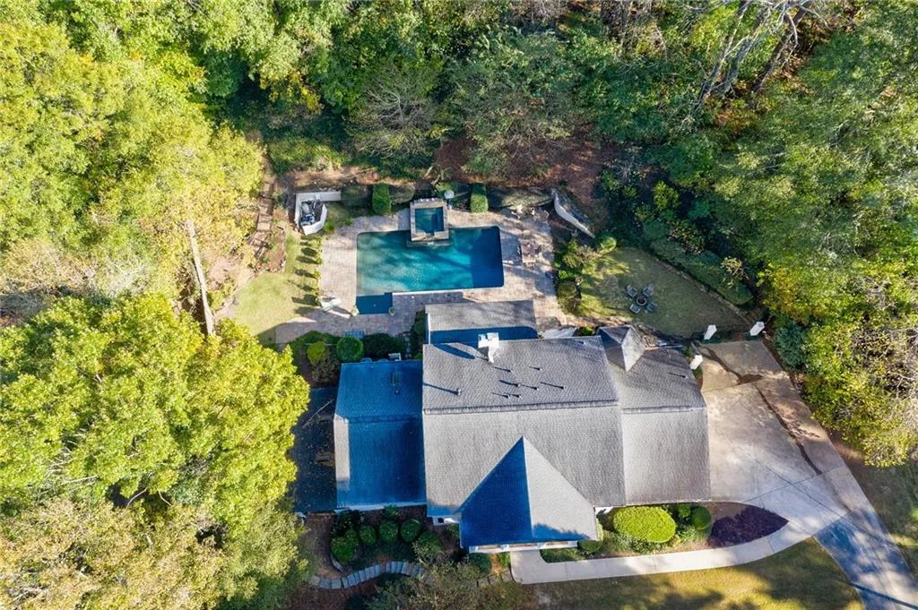 2207 Spalding Drive, Sandy Springs, Georgia 30350, 5 Bedrooms Bedrooms, ,4 BathroomsBathrooms,Residential,Sold,2207 Spalding Drive,6805624