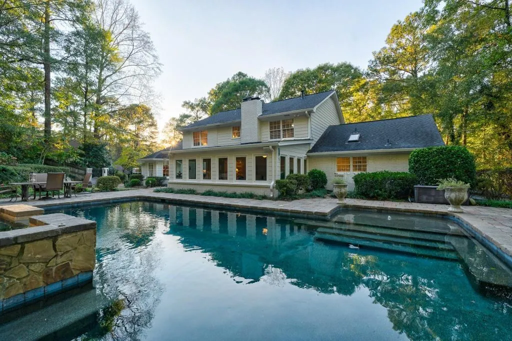 2207 Spalding Drive, Sandy Springs, Georgia 30350, 5 Bedrooms Bedrooms, ,4 BathroomsBathrooms,Residential,Sold,2207 Spalding Drive,6805624