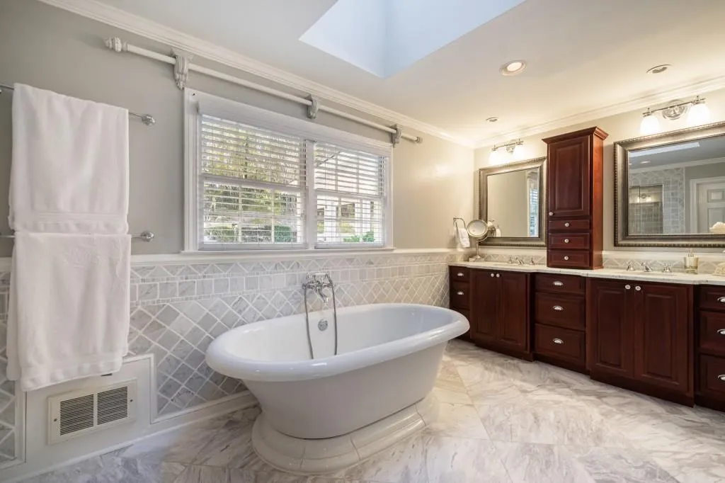 2207 Spalding Drive, Sandy Springs, Georgia 30350, 5 Bedrooms Bedrooms, ,4 BathroomsBathrooms,Residential,Sold,2207 Spalding Drive,6805624