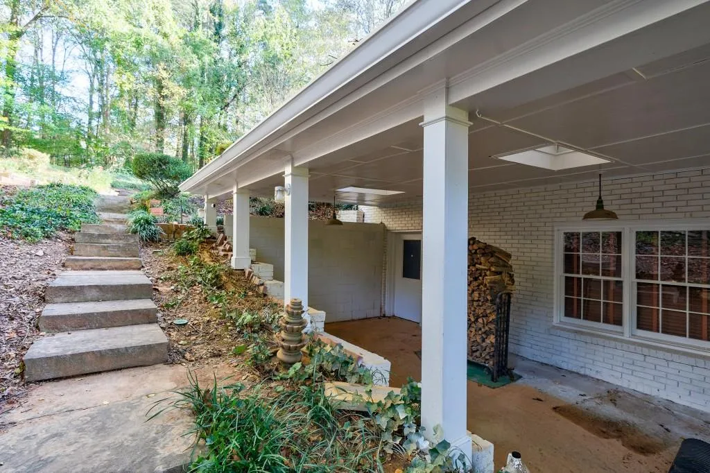 2207 Spalding Drive, Sandy Springs, Georgia 30350, 5 Bedrooms Bedrooms, ,4 BathroomsBathrooms,Residential,Sold,2207 Spalding Drive,6805624
