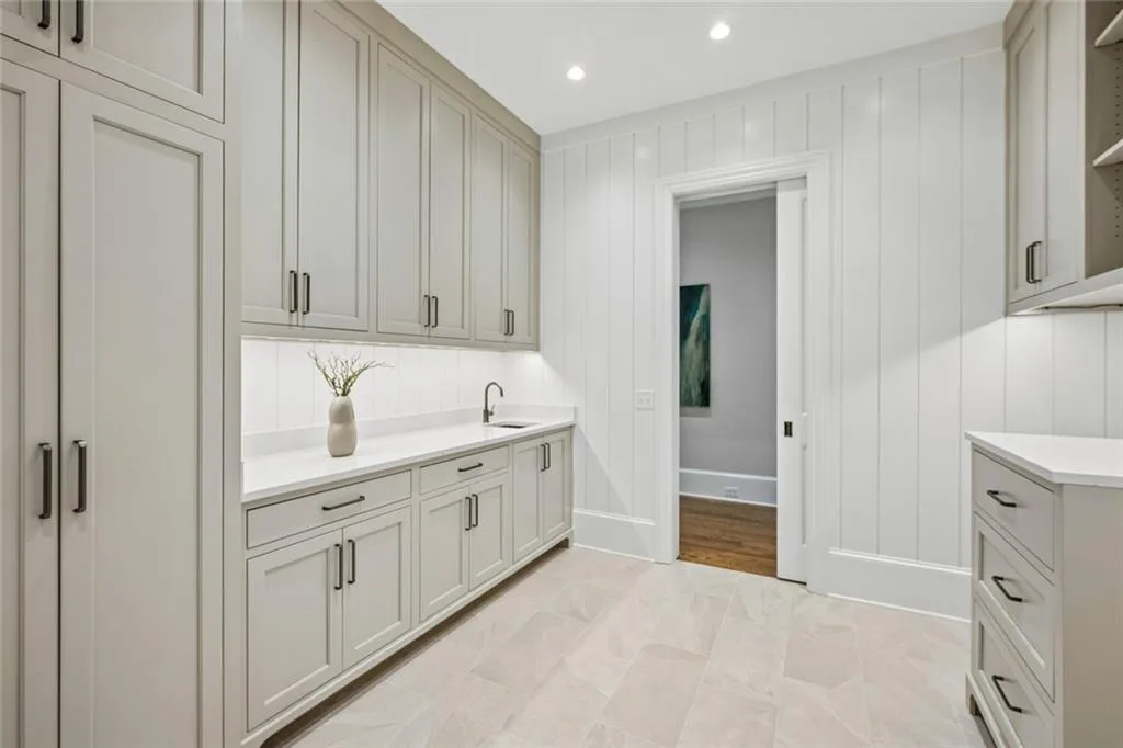 4715 Northside Drive Nw, Atlanta, Georgia 30327, 7 Bedrooms Bedrooms, 0 ,8 BathroomsBathrooms,Residential,For Sale,4715 Northside Drive Nw,7771409