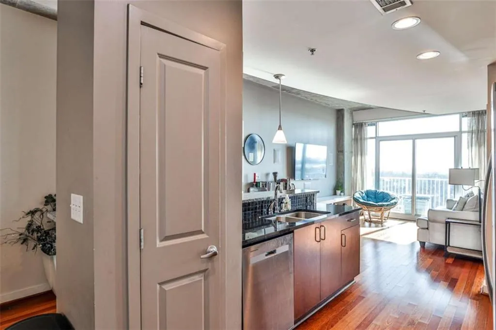 250 Pharr Road Unit 712, Atlanta, Georgia 30305, 1 Bedroom Bedrooms, ,1 BathroomBathrooms,Residential,For Sale,250 Pharr Road Unit 712,7617106