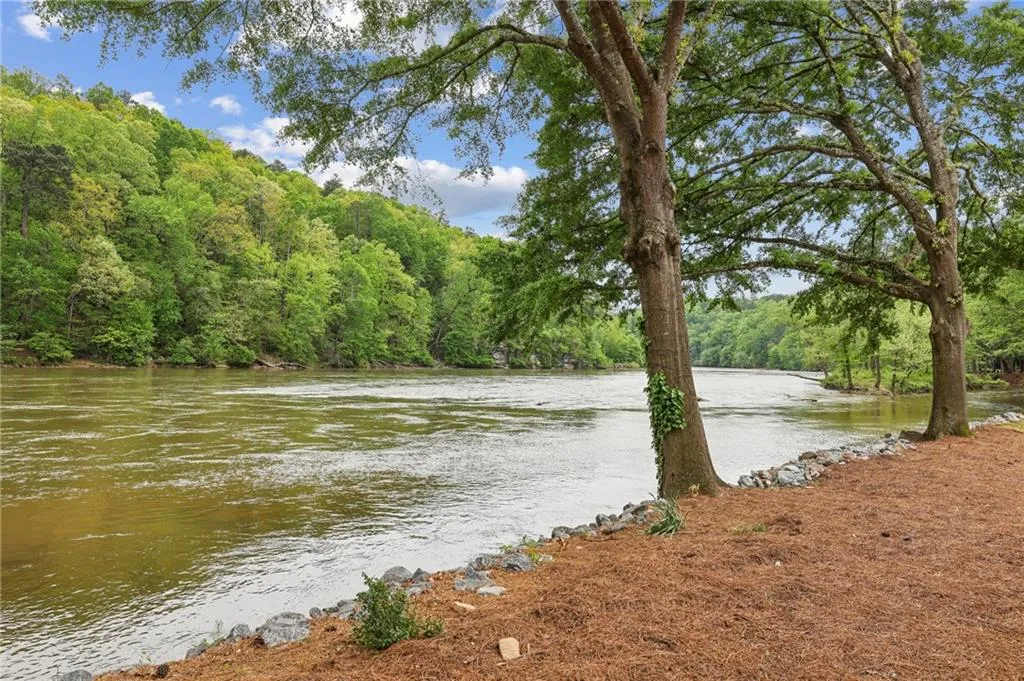 1053 Riverbend Club Drive Se, Atlanta, Georgia 30339, 2 Bedrooms Bedrooms, ,2 BathroomsBathrooms,Residential,For Sale,1053 Riverbend Club Drive Se,7477233
