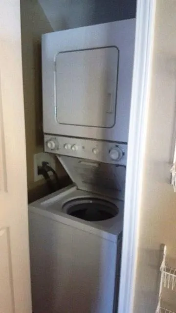 6940 Roswell Road Unit 2a, Atlanta, Georgia 30328, 2 Bedrooms Bedrooms, ,1 BathroomBathrooms,Residential,Sold,6940 Roswell Road Unit 2a,5778241