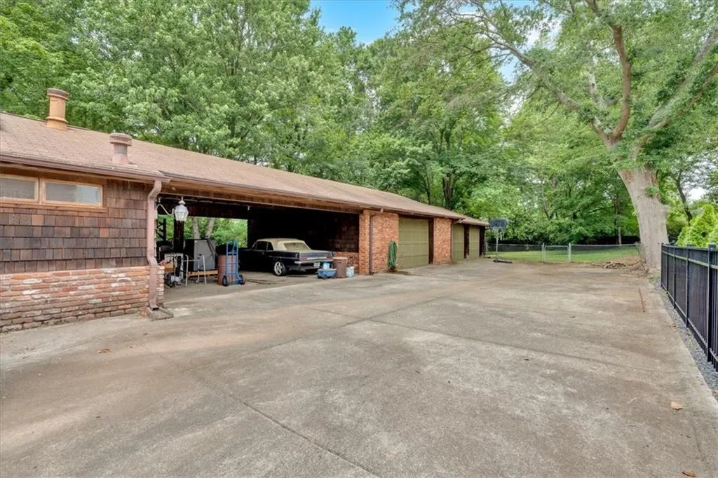 124 Chaseland Road, Atlanta, Georgia 30328, 3 Bedrooms Bedrooms, ,3 BathroomsBathrooms,Residential,Sold,124 Chaseland Road,7584709