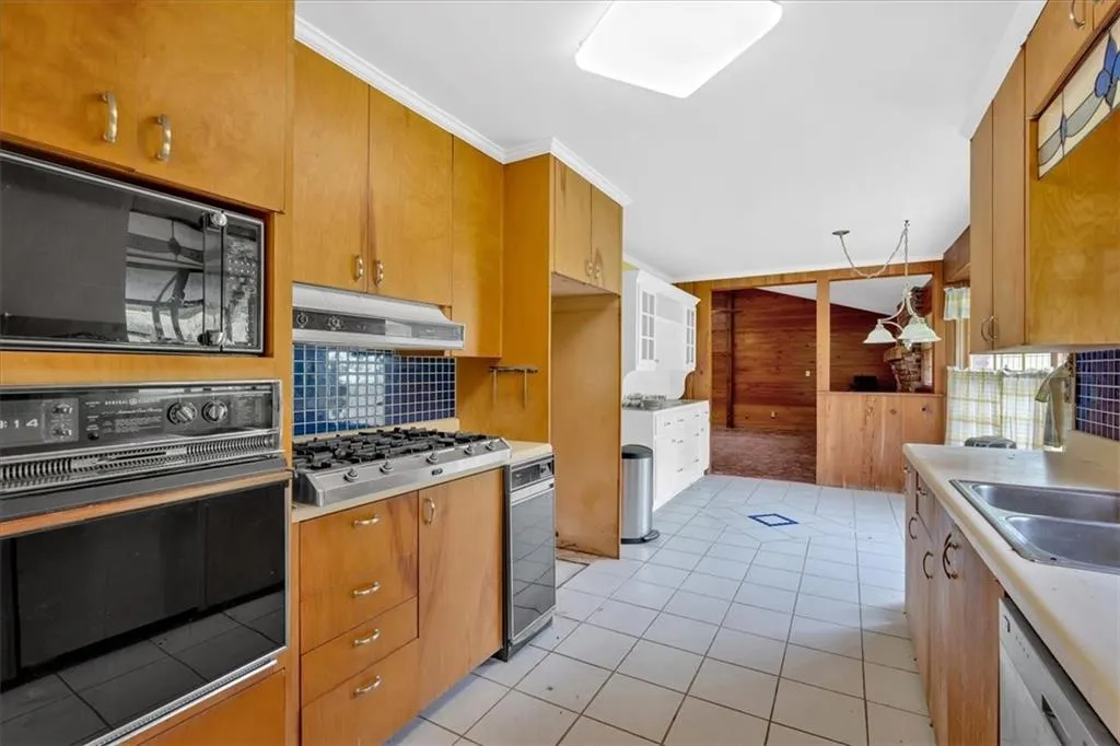 124 Chaseland Road, Atlanta, Georgia 30328, 3 Bedrooms Bedrooms, ,3 BathroomsBathrooms,Residential,Sold,124 Chaseland Road,7584709