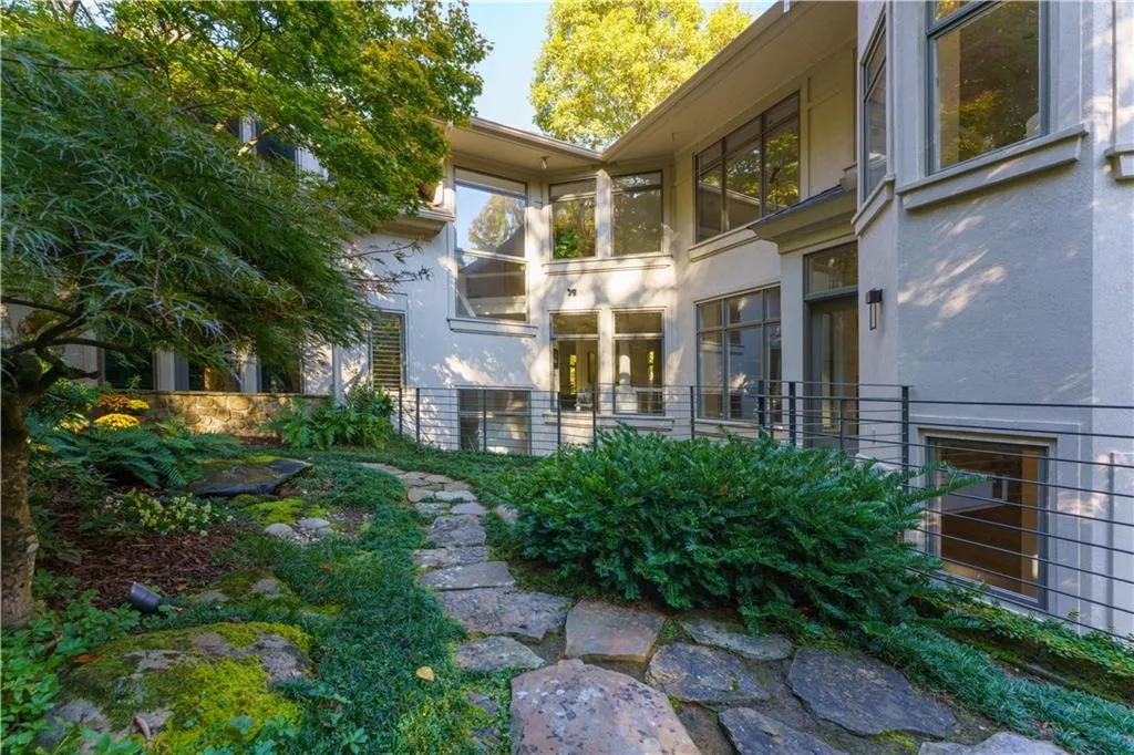 45 Finch Forest Trail, Sandy Springs, Georgia 30327, 4 Bedrooms Bedrooms, ,5 BathroomsBathrooms,Residential,Sold,45 Finch Forest Trail,7164085