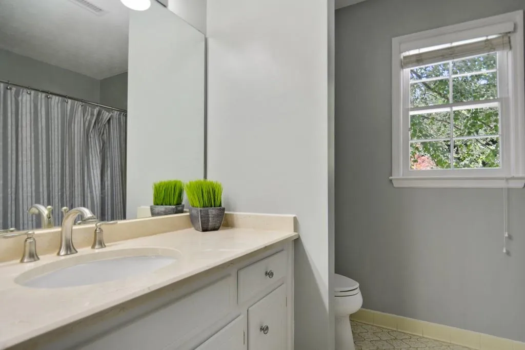 6840 Lisa Lane, Sandy Springs, Georgia 30338, 4 Bedrooms Bedrooms, ,3 BathroomsBathrooms,Residential,Sold,6840 Lisa Lane,6717499