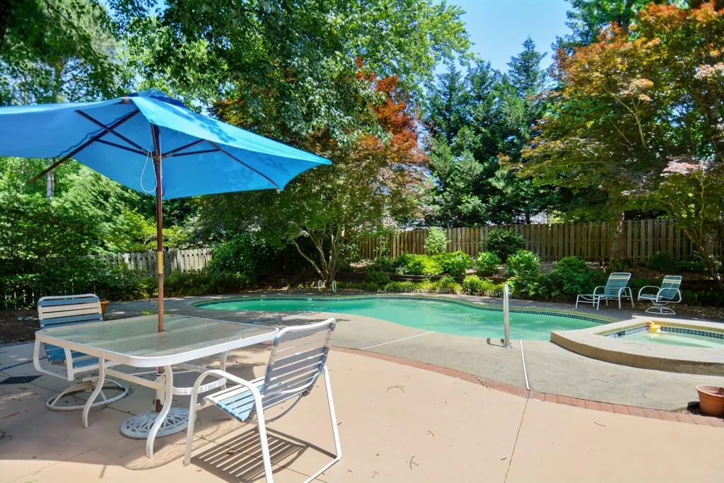 6840 Lisa Lane, Sandy Springs, Georgia 30338, 4 Bedrooms Bedrooms, ,3 BathroomsBathrooms,Residential,Sold,6840 Lisa Lane,6717499