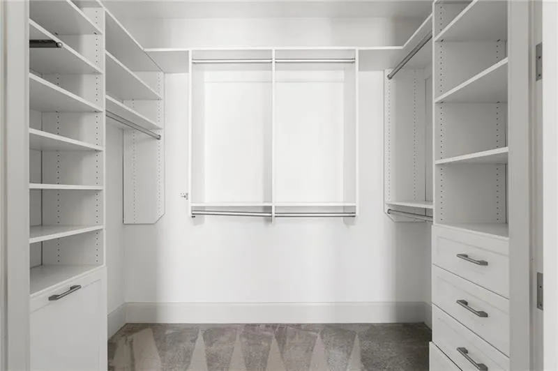 Walk in closet