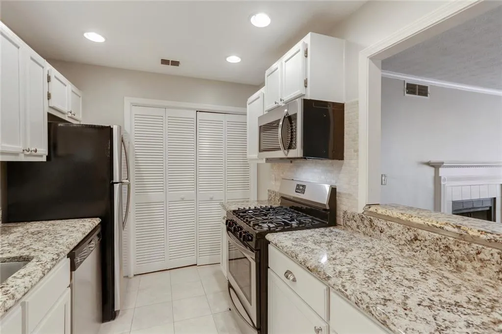 303 Gettysburg Place Unit 303, Atlanta, Georgia 30350, 2 Bedrooms Bedrooms, ,2 BathroomsBathrooms,Residential,Sold,303 Gettysburg Place Unit 303,6592671