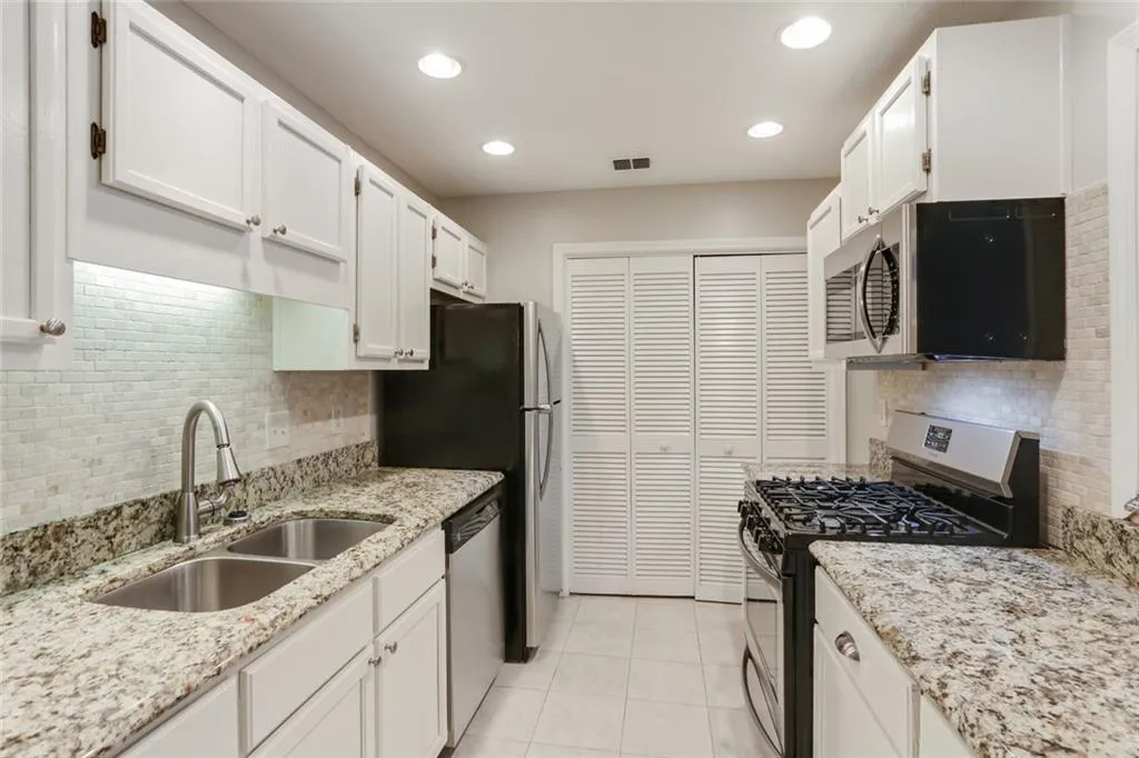 303 Gettysburg Place Unit 303, Atlanta, Georgia 30350, 2 Bedrooms Bedrooms, ,2 BathroomsBathrooms,Residential,Sold,303 Gettysburg Place Unit 303,6592671