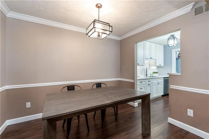 5149 Roswell Road Unit 1, Sandy Springs, Georgia 30342, 2 Bedrooms Bedrooms, ,1 BathroomBathrooms,Residential,Sold,5149 Roswell Road Unit 1,6640905
