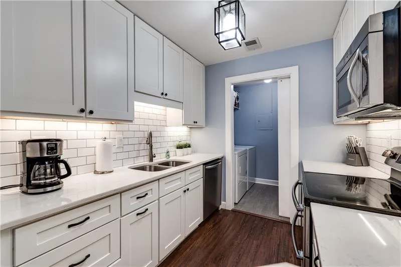 5149 Roswell Road Unit 1, Sandy Springs, Georgia 30342, 2 Bedrooms Bedrooms, ,1 BathroomBathrooms,Residential,Sold,5149 Roswell Road Unit 1,6640905