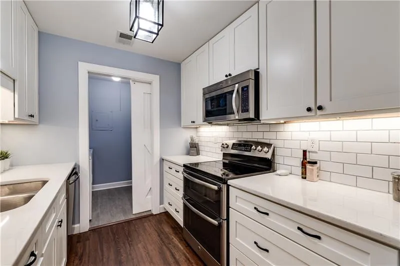 5149 Roswell Road Unit 1, Sandy Springs, Georgia 30342, 2 Bedrooms Bedrooms, ,1 BathroomBathrooms,Residential,Sold,5149 Roswell Road Unit 1,6640905