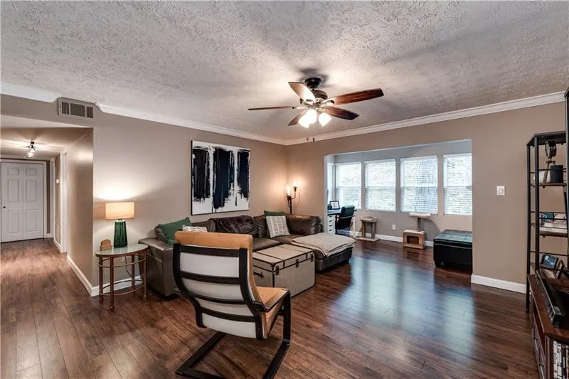 5149 Roswell Road Unit 1, Sandy Springs, Georgia 30342, 2 Bedrooms Bedrooms, ,1 BathroomBathrooms,Residential,Sold,5149 Roswell Road Unit 1,6640905