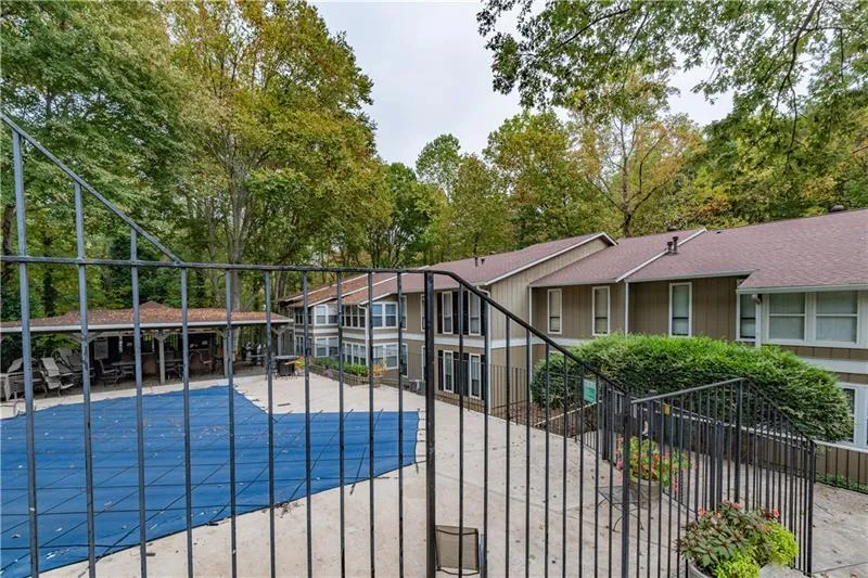 5149 Roswell Road Unit 1, Sandy Springs, Georgia 30342, 2 Bedrooms Bedrooms, ,1 BathroomBathrooms,Residential,Sold,5149 Roswell Road Unit 1,6640905