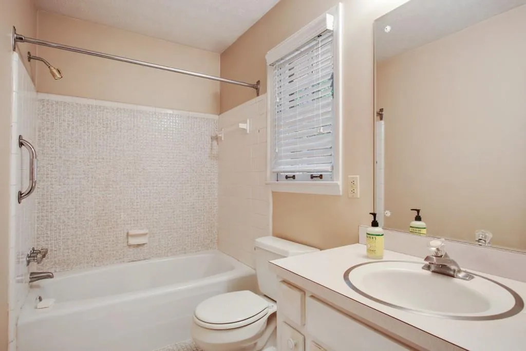 220 Glencourtney Drive, Sandy Springs, Georgia 30328, 4 Bedrooms Bedrooms, ,2 BathroomsBathrooms,Residential,Sold,220 Glencourtney Drive,5921510