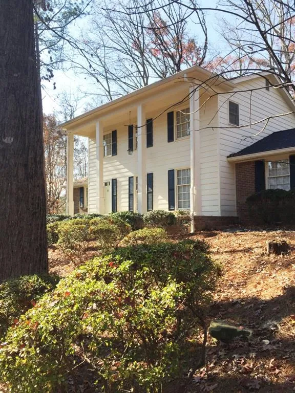 220 Glencourtney Drive, Sandy Springs, Georgia 30328, 4 Bedrooms Bedrooms, ,2 BathroomsBathrooms,Residential,Sold,220 Glencourtney Drive,5921510