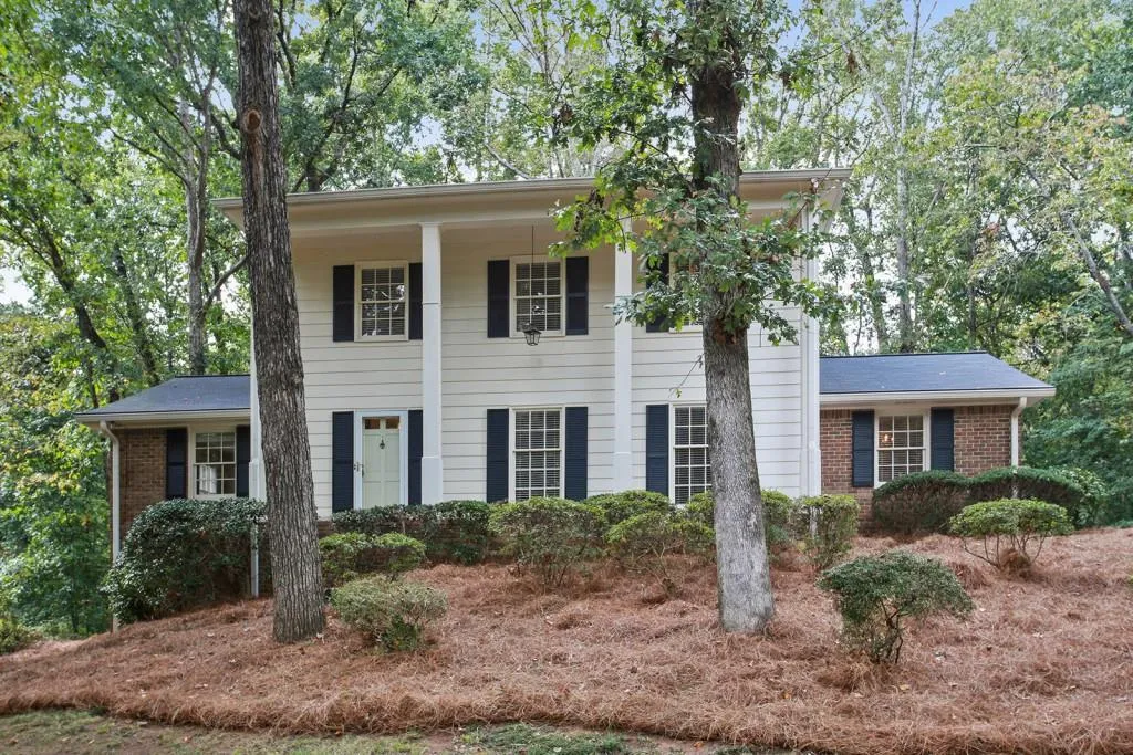 220 Glencourtney Drive, Sandy Springs, Georgia 30328, 4 Bedrooms Bedrooms, ,2 BathroomsBathrooms,Residential,Sold,220 Glencourtney Drive,5921510