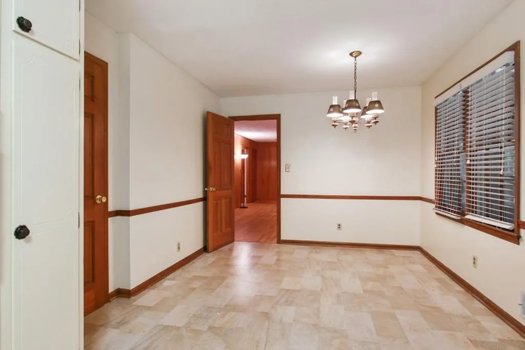 220 Glencourtney Drive, Sandy Springs, Georgia 30328, 4 Bedrooms Bedrooms, ,2 BathroomsBathrooms,Residential,Sold,220 Glencourtney Drive,5921510