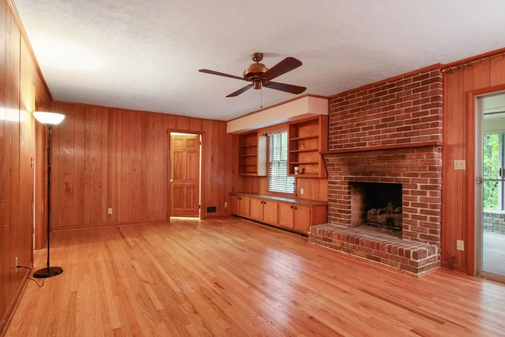 220 Glencourtney Drive, Sandy Springs, Georgia 30328, 4 Bedrooms Bedrooms, ,2 BathroomsBathrooms,Residential,Sold,220 Glencourtney Drive,5921510
