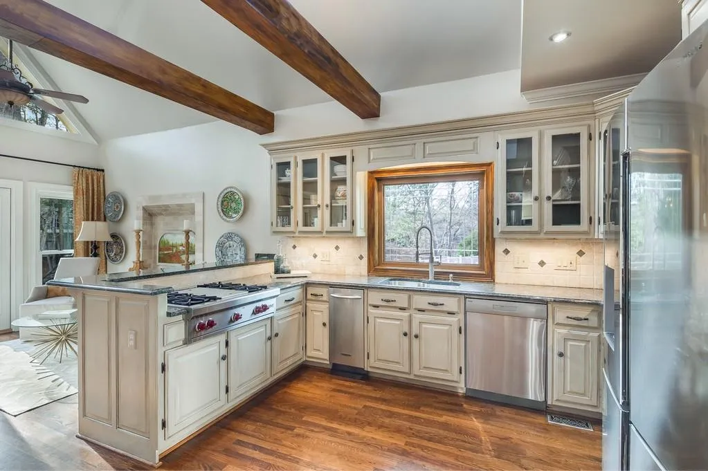 125 Grogans Landing, Sandy Springs, Georgia 30350, 5 Bedrooms Bedrooms, ,5 BathroomsBathrooms,Residential,Sold,125 Grogans Landing,6671532
