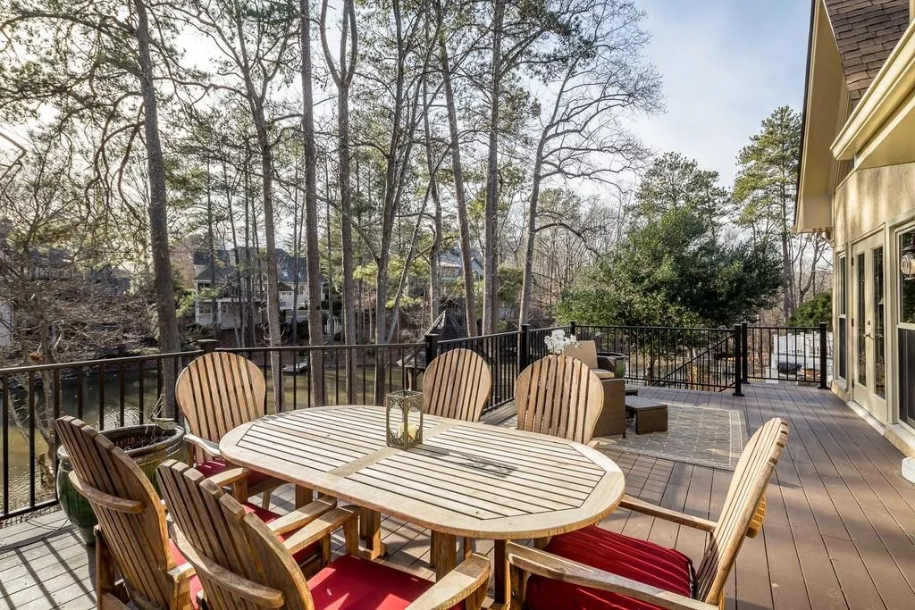 125 Grogans Landing, Sandy Springs, Georgia 30350, 5 Bedrooms Bedrooms, ,5 BathroomsBathrooms,Residential,Sold,125 Grogans Landing,6671532