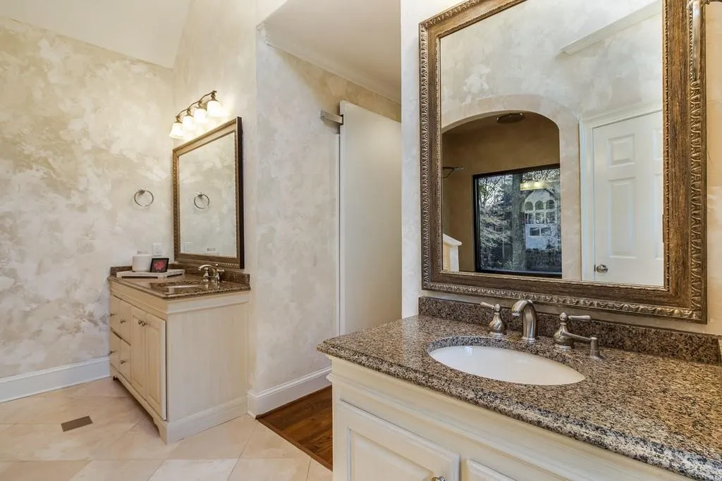 125 Grogans Landing, Sandy Springs, Georgia 30350, 5 Bedrooms Bedrooms, ,5 BathroomsBathrooms,Residential,Sold,125 Grogans Landing,6671532