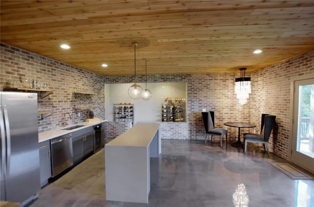 780 Starlight Drive, Atlanta, Georgia 30342, 6 Bedrooms Bedrooms, ,6 BathroomsBathrooms,Residential,Sold,780 Starlight Drive,6545678