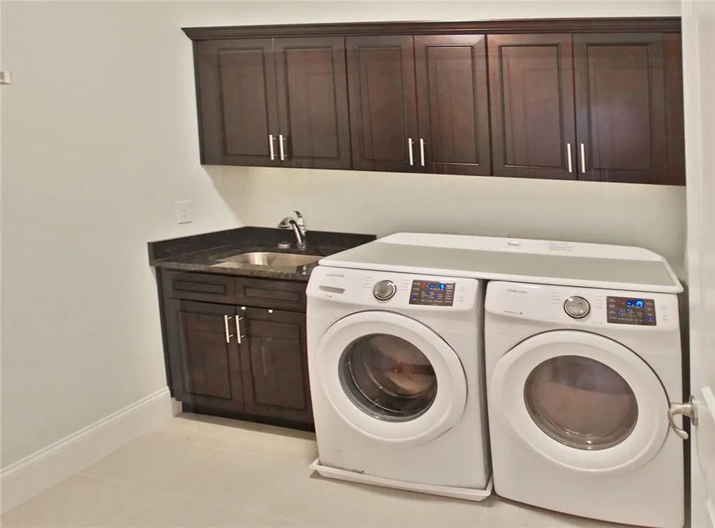 780 Starlight Drive, Atlanta, Georgia 30342, 6 Bedrooms Bedrooms, ,6 BathroomsBathrooms,Residential,Sold,780 Starlight Drive,6545678