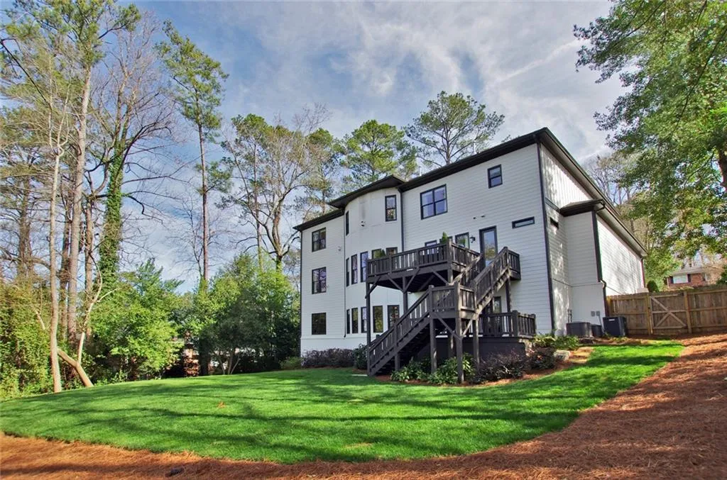 780 Starlight Drive, Atlanta, Georgia 30342, 6 Bedrooms Bedrooms, ,6 BathroomsBathrooms,Residential,Sold,780 Starlight Drive,6545678