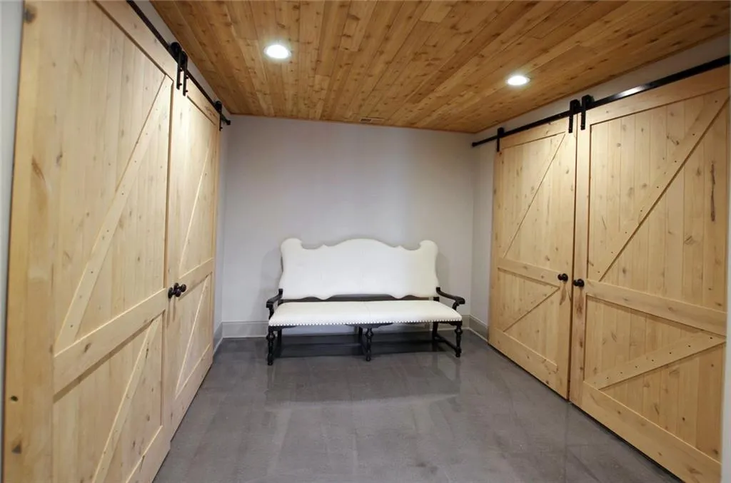 780 Starlight Drive, Atlanta, Georgia 30342, 6 Bedrooms Bedrooms, ,6 BathroomsBathrooms,Residential,Sold,780 Starlight Drive,6545678