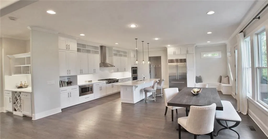 780 Starlight Drive, Atlanta, Georgia 30342, 6 Bedrooms Bedrooms, ,6 BathroomsBathrooms,Residential,Sold,780 Starlight Drive,6545678