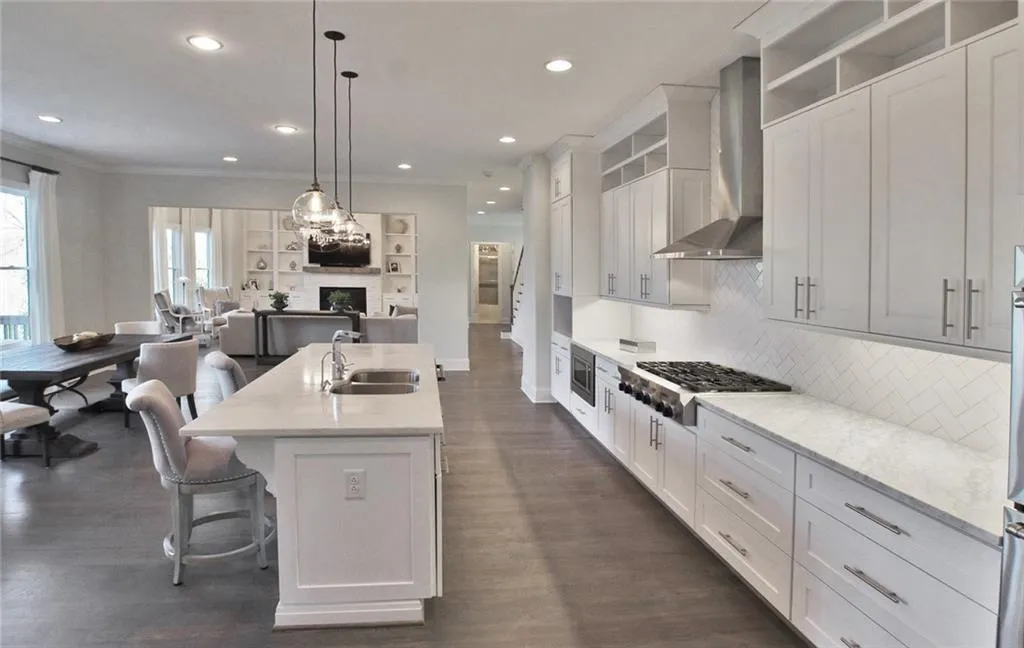 780 Starlight Drive, Atlanta, Georgia 30342, 6 Bedrooms Bedrooms, ,6 BathroomsBathrooms,Residential,Sold,780 Starlight Drive,6545678