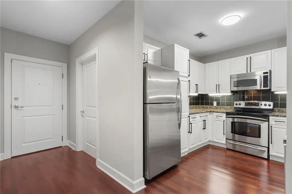 325 E Paces Ferry Road Ne Unit 313, Atlanta, Georgia 30305, 1 Bedroom Bedrooms, ,1 BathroomBathrooms,Residential,For Sale,325 E Paces Ferry Road Ne Unit 313,7585378