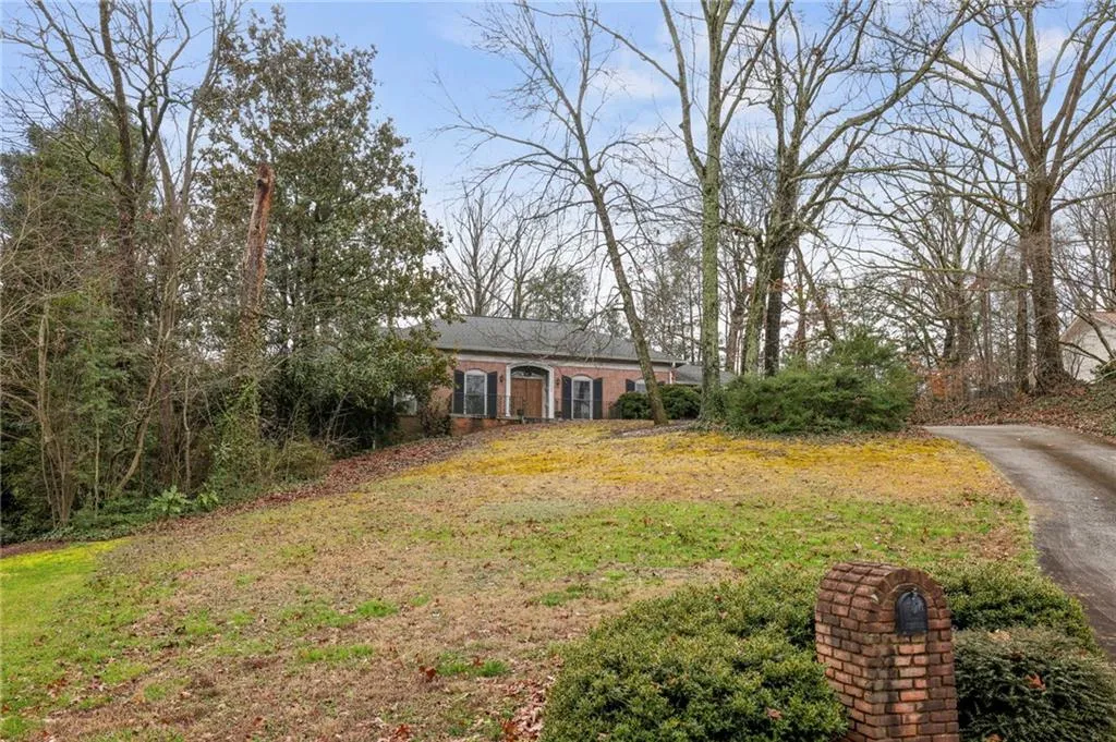 5980 Riverwood Drive, Sandy Springs, Georgia 30328, 5 Bedrooms Bedrooms, ,4 BathroomsBathrooms,Residential,Sold,5980 Riverwood Drive,7177312