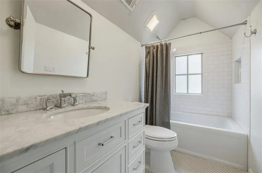 Loft En-Suite bathroom