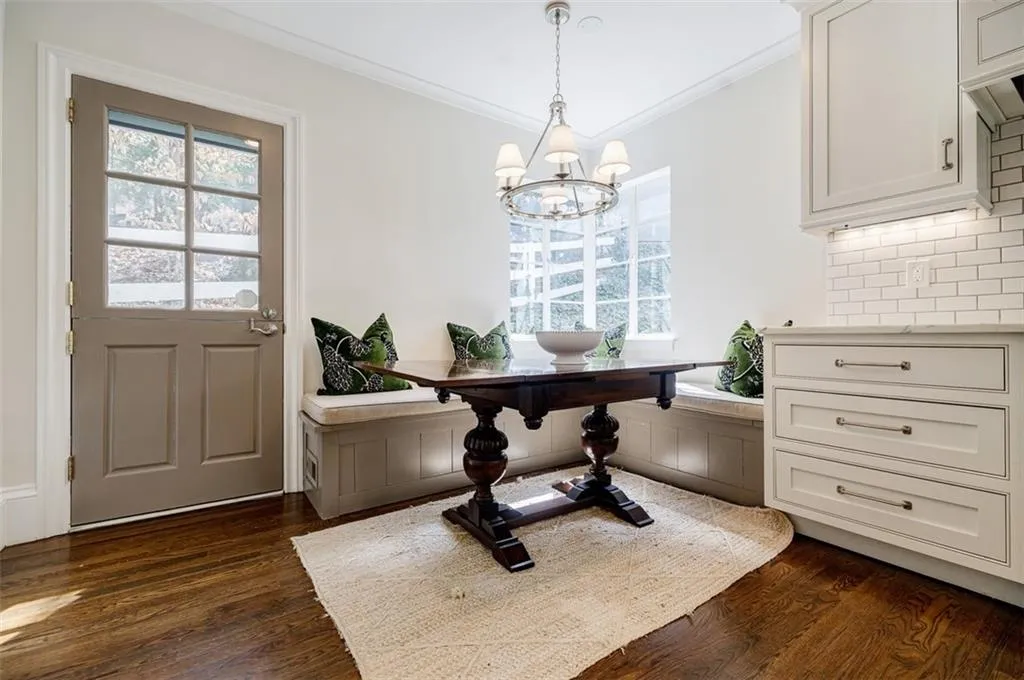 Built-in Breakfast Nook