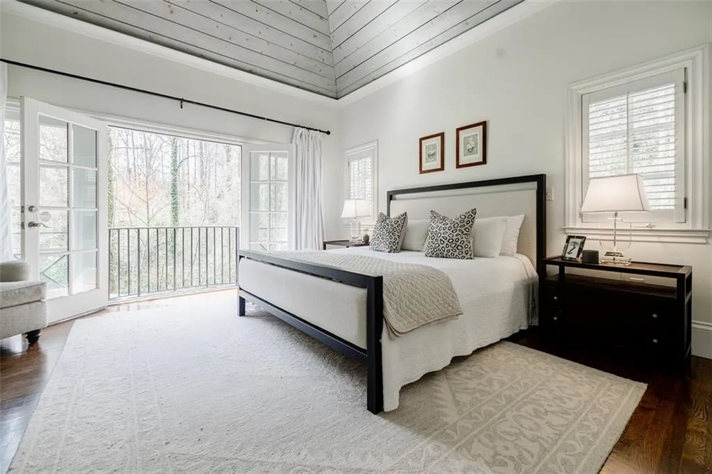 Super Spacious Primary Suite on Main