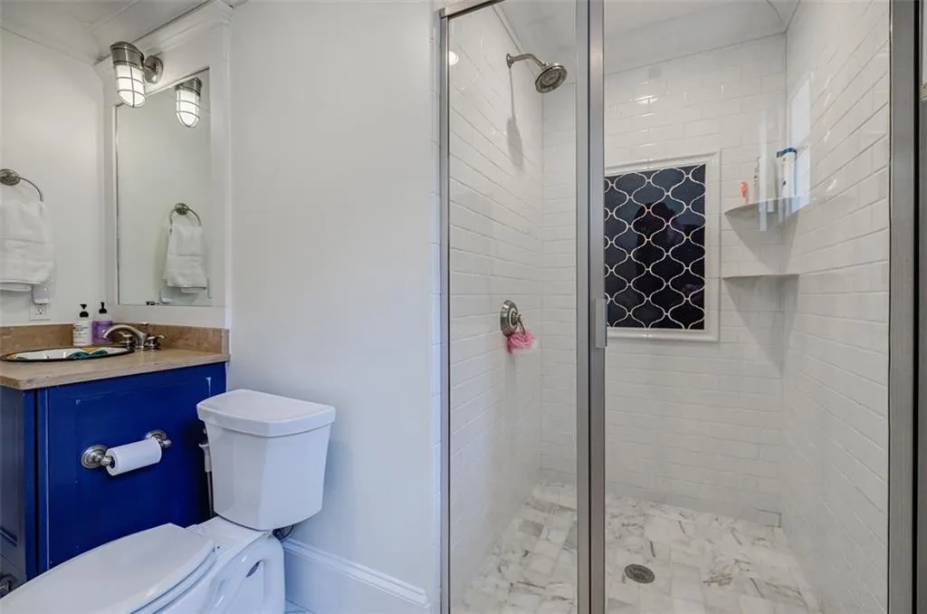 Upper Level Full Bath